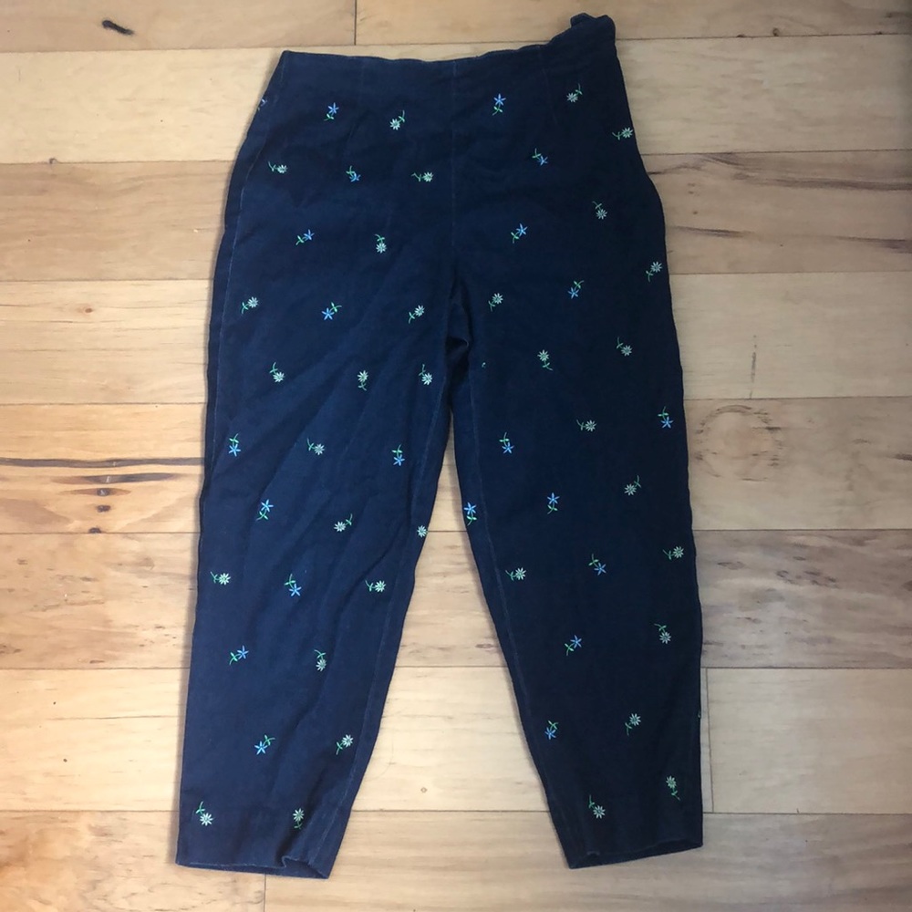 Vintage Talbots flower embroidered stretch Jeans. Size 4 petite.